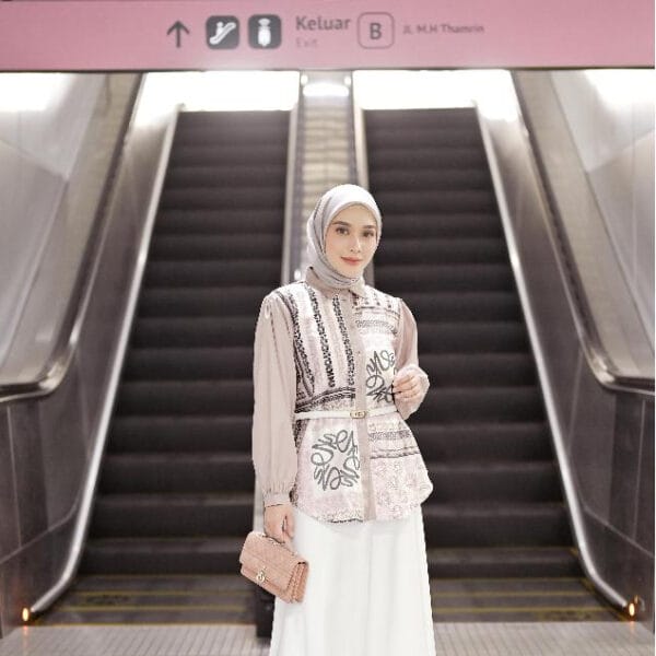 Vanilla Hijab - Felicita BLOUSE - Image 5